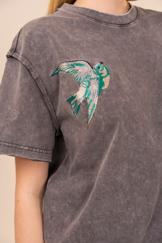 Mineral Wash Bird Embroidered Relaxed Tee – Washed Charcoal